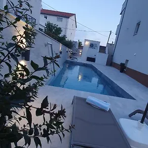 apartments-rina-kastela.hotels-in-trogir.com/